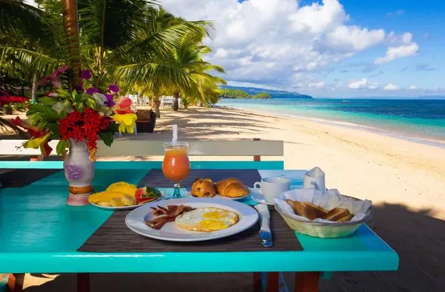Hotel Playa Colibri petit dejeuner sur la plage